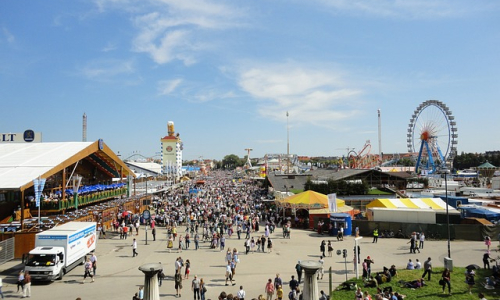 Oktoberfest: Bierpreise, Blasmusik & bizarre Funde