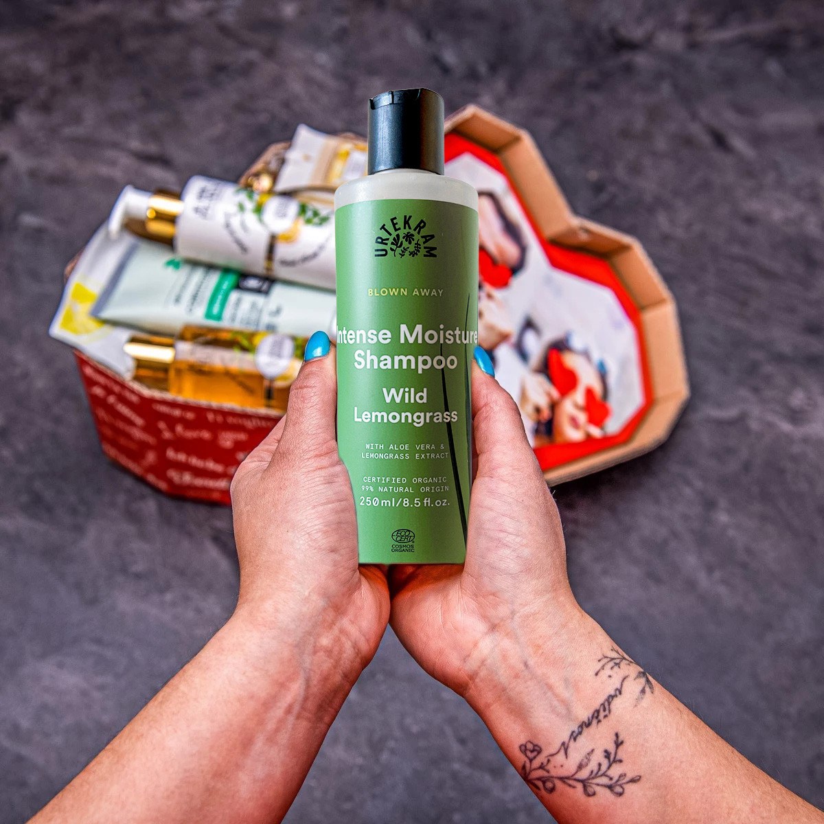 Loveboxeo plné kvalitní kosmetiky Verbena a Green Matcha