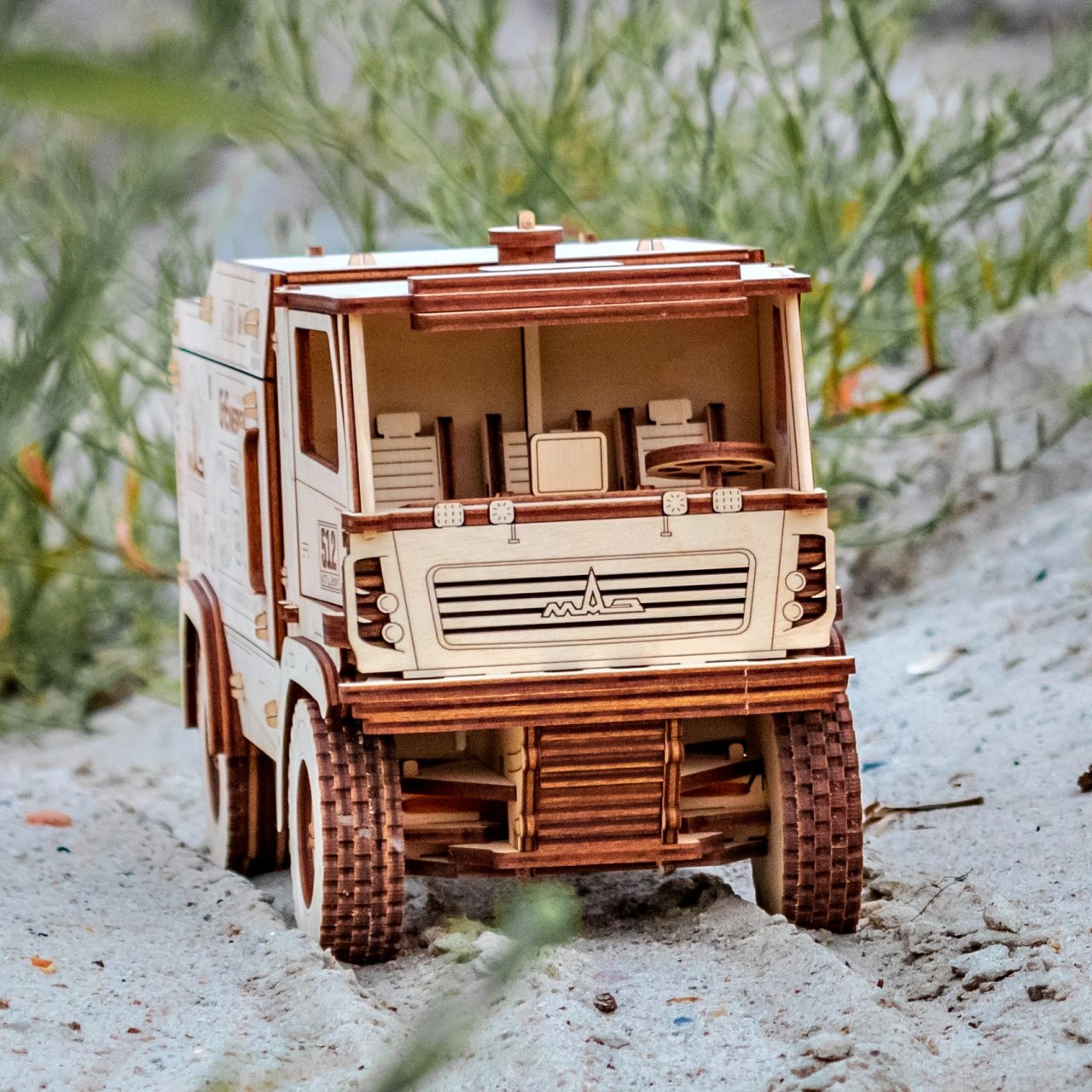 Dřevěný skládací 3D model - MAZ 5309RR 1:20