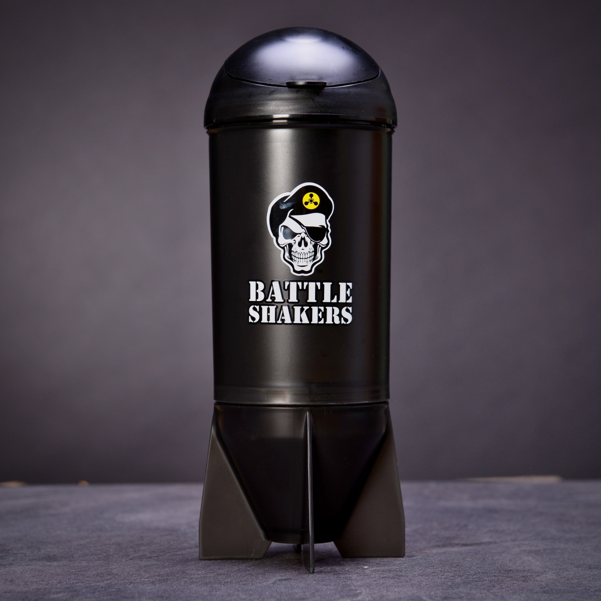 Stylový shaker ve tvaru řízené střely 600 ml