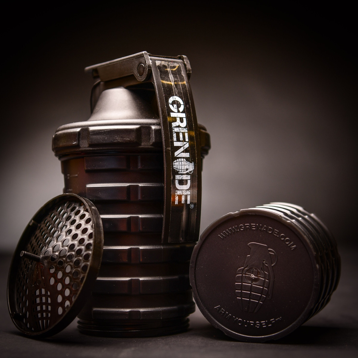 Variabilní šejkr s jedinečným designem Grenade 600 ml – různé druhy