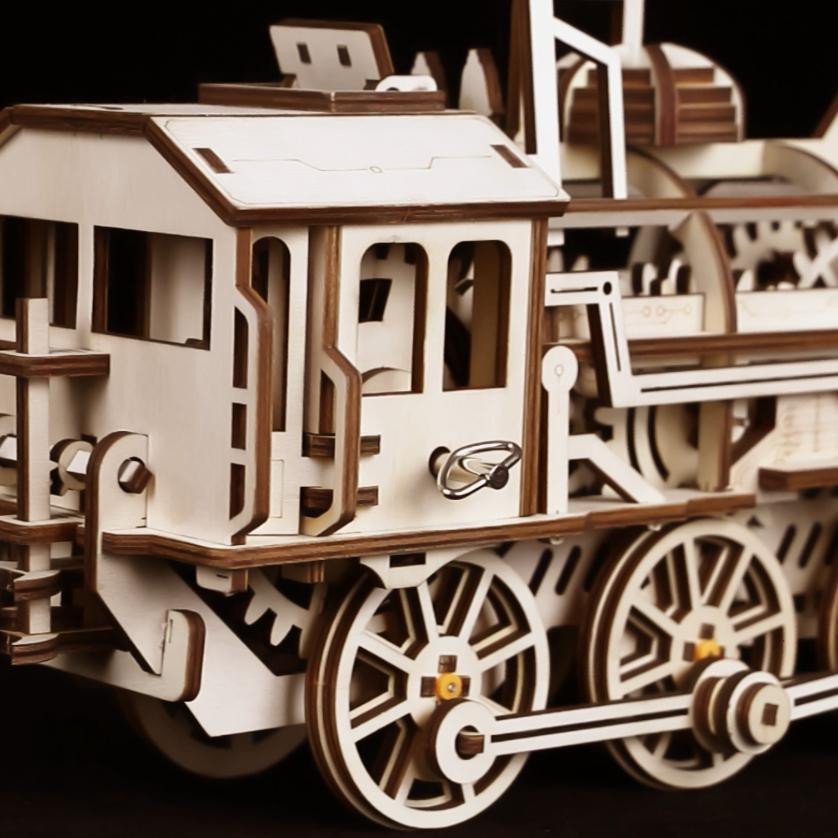 Dřevěný model lokomotivy