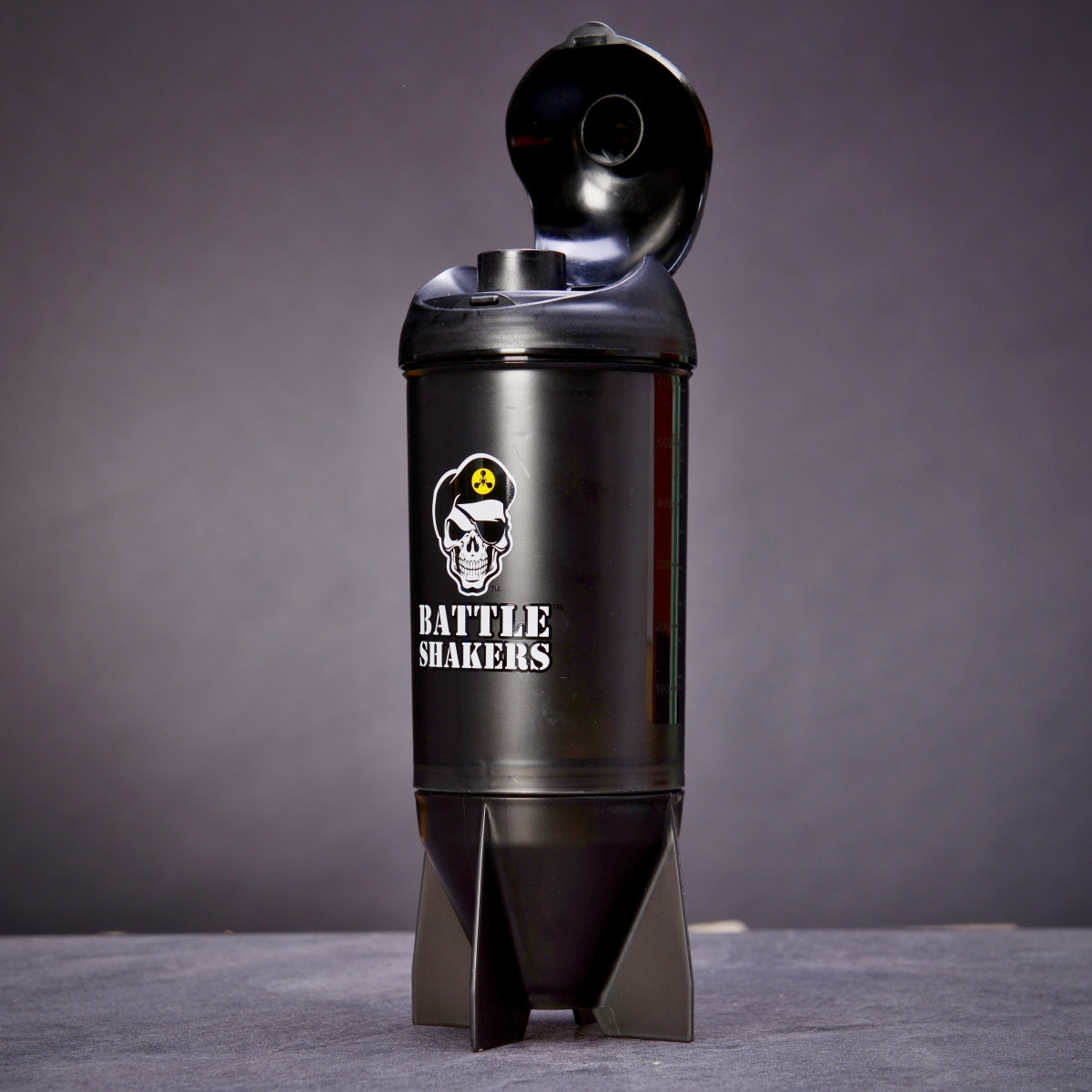 Stylový shaker ve tvaru řízené střely 600 ml