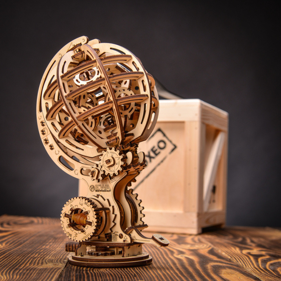 Bedna Kinetic Globe