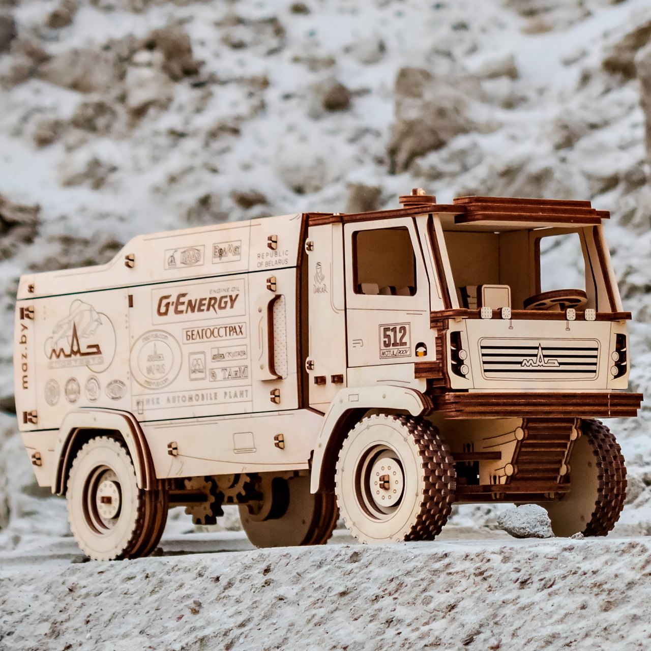 Dřevěný skládací 3D model - MAZ 5309RR 1:20