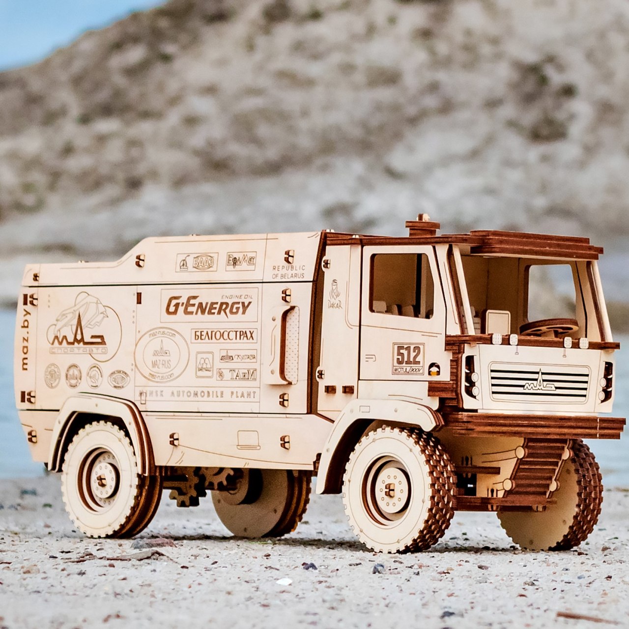 Dřevěný skládací 3D model - MAZ 5309RR 1:30