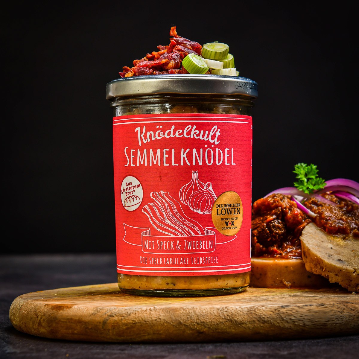 Domácí houskový knedlík ve sklenici se slaninou a cibulí 350 g