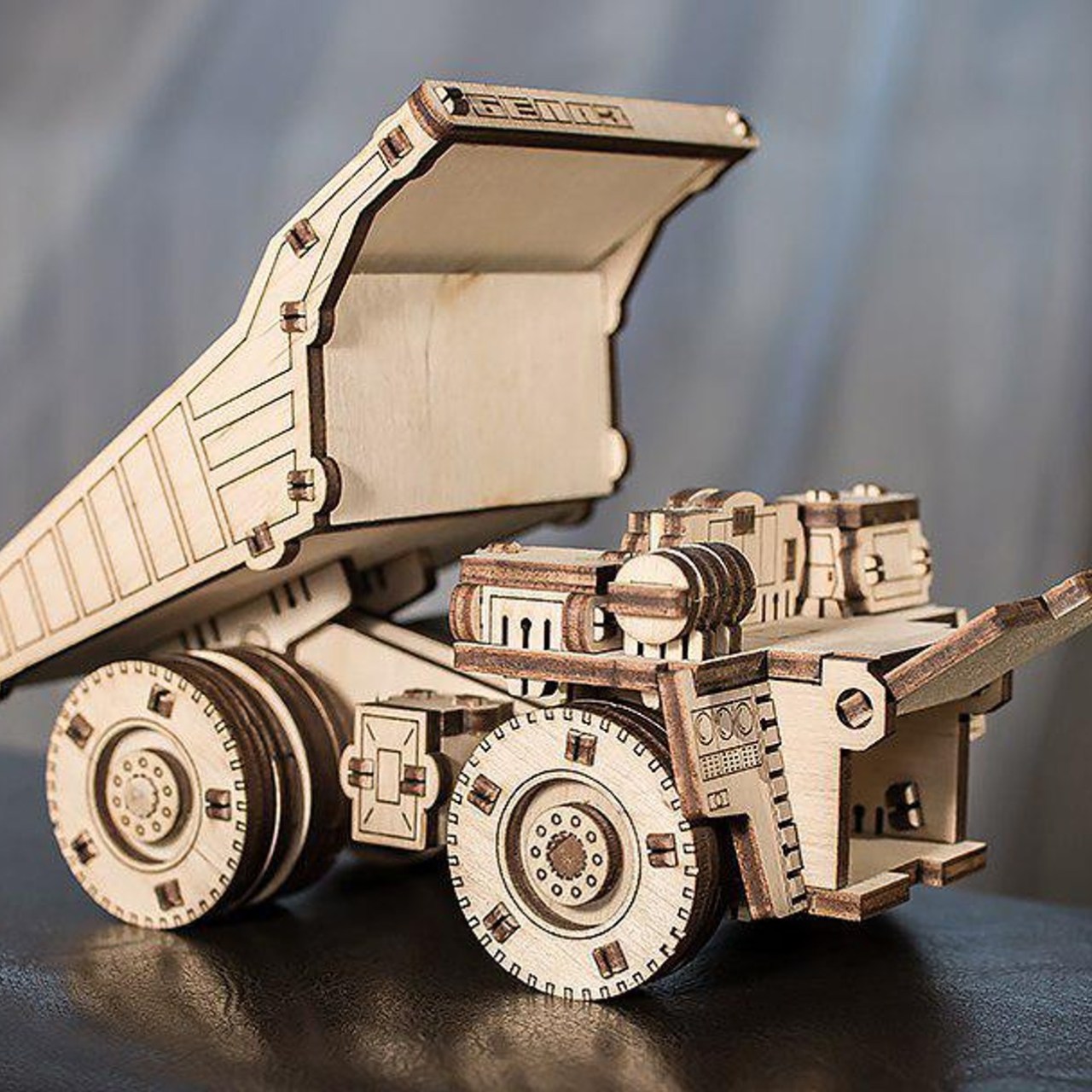 Dřevěný 3D model Belaz Mini