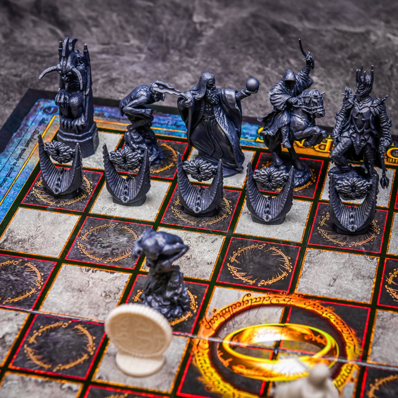 Výhodný set Šachy Pán Prstenů + Replika prstenu - Lord of the Rings Prsten moci