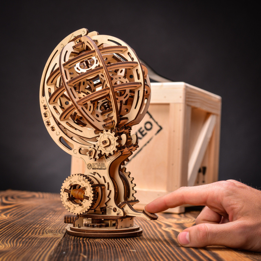 Bedna Kinetic Globe