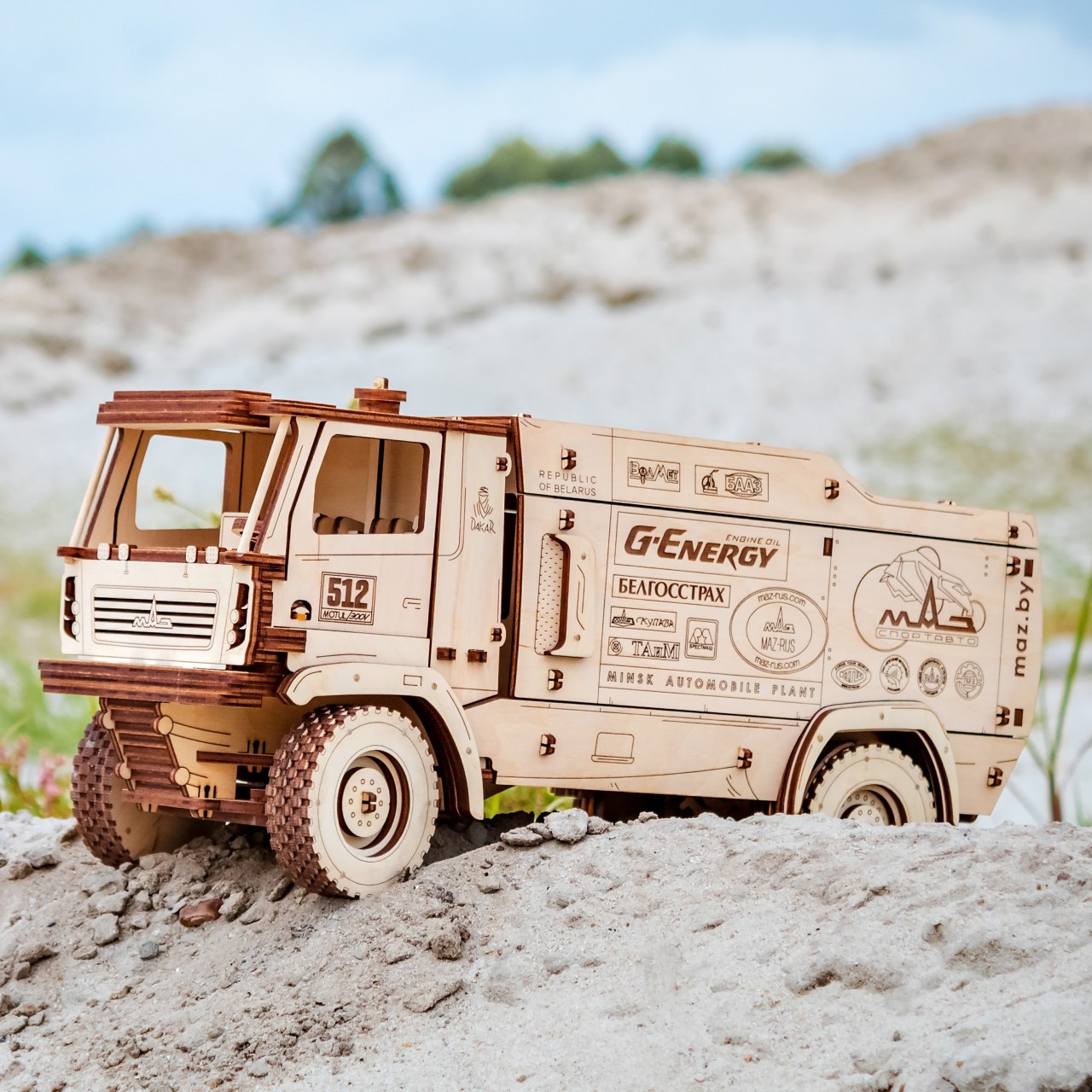 Dřevěný skládací 3D model - MAZ 5309RR 1:20
