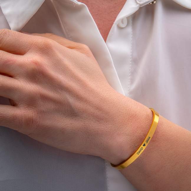 Bangle-Armreif mit eigenem Text