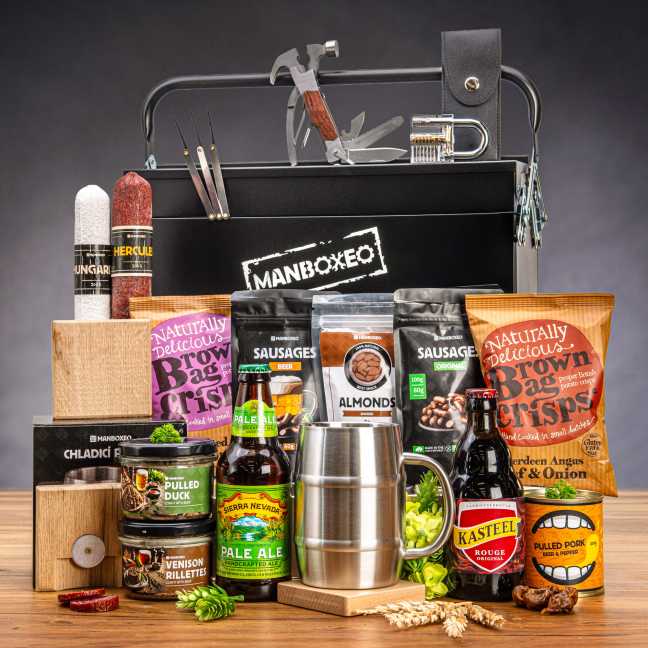 Toolboxeo mit Bier und Fleisch
