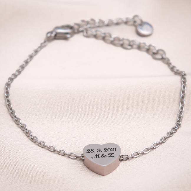 Armband mit Anhänger und eigenem Text