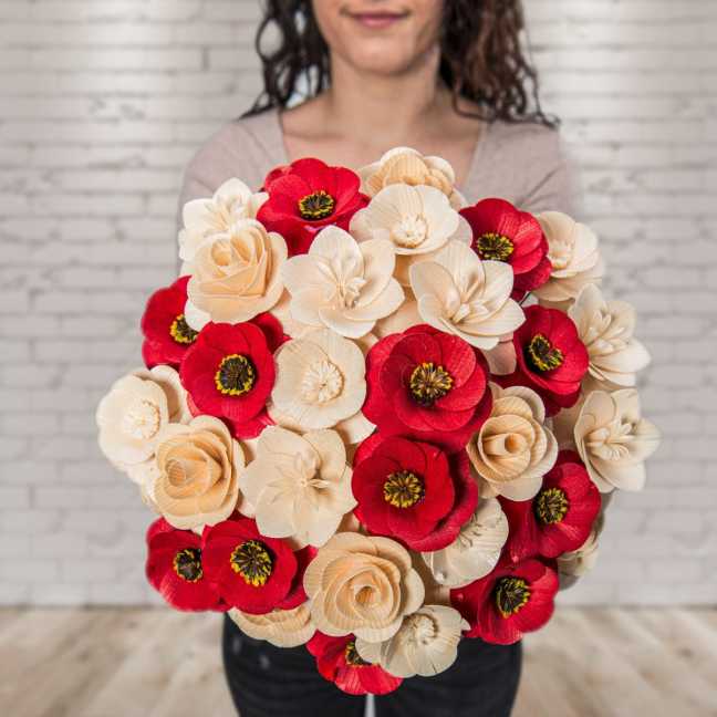 Großer duftender Blumenstrauß aus Holz in Naturfarben 